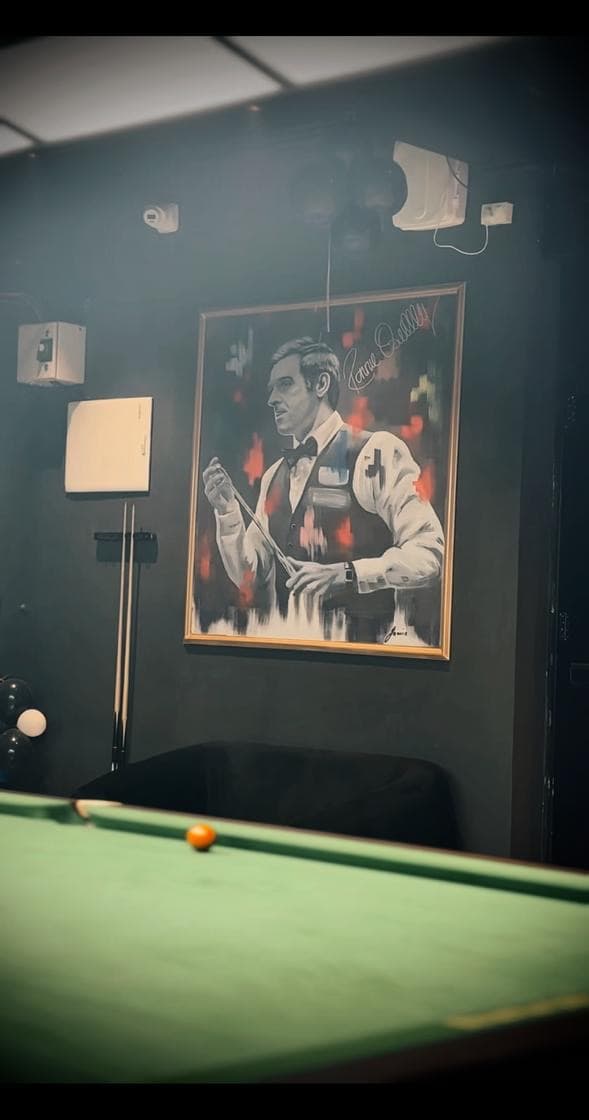 Snooker room artwork and table mood inside Flames 147