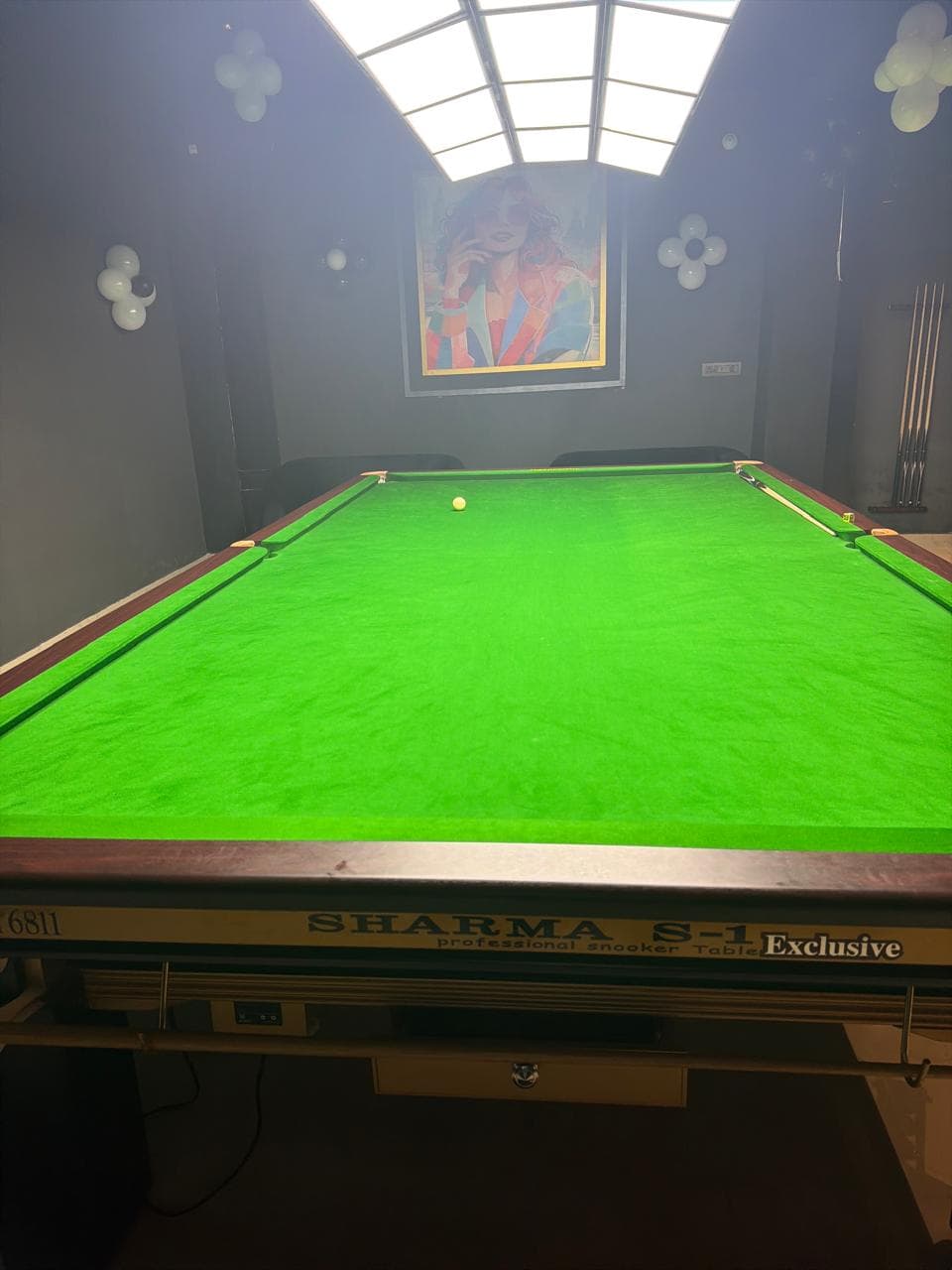 Snooker table at Flames 147 Lucknow