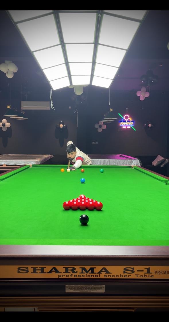 Guest playing snooker at Flames 147